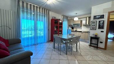 Appartamento di 141 m² con 4 locali e box auto a S