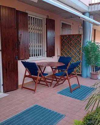 Piscina e spazi verdi