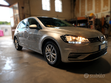 VOLKSWAGEN Golf 1.5 TGI DSG  Business BlueMotion