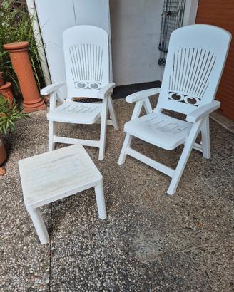 poltrone e tavolino da giardino 