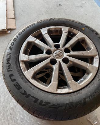 4 pneumatici Falken 205/60 R16 96V con cerchi in l