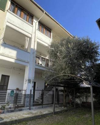 Immobile in asta di 147 m² con 4 locali a Mongrand