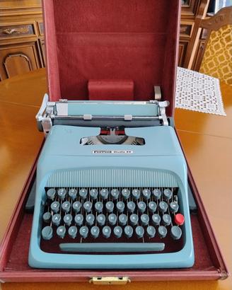 Macchina da scrivere vintage Olivetti studio 44 