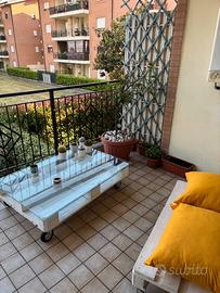 Divanetto e tavolino per esterni