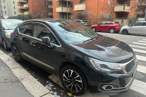 Auto berlina DS4
