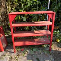 Scaffale vintage rosso in legno
