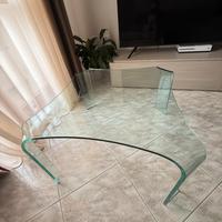 Tavolino in vetro curvato