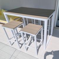 Tavolo da esterno alto con 4 sgabelli