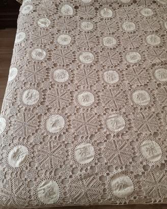 Coperta matrimoniale ecrù  fatta all'uncinetto