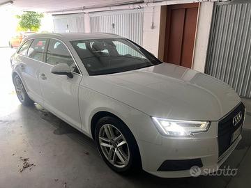 Audi a4 avant business S-tronic