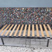 letti singoli con doghe in legno e materassi