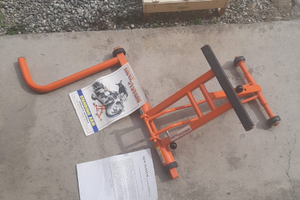 Cavalletto solleva motociclo