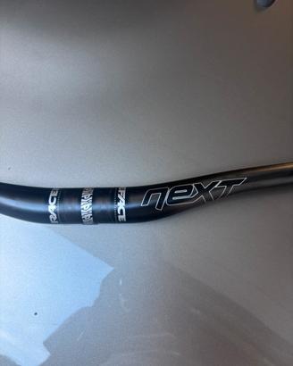 Manubrio race face next 35 carbonio