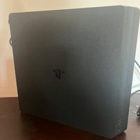 PlayStation 4 in perfette condizioni + 2 joystick