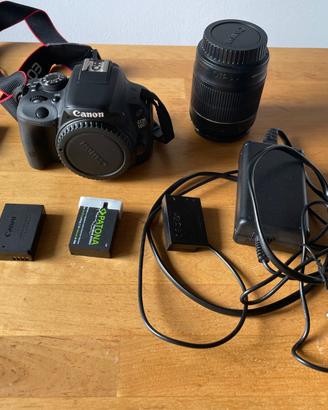 Canon EOS 100D + 18-55 + 4 batterie e accessori