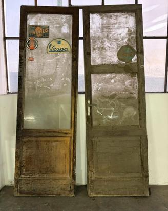 Vecchie porte bottega officina anni ‘40