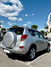 TOYOTA RAV-4 2.2 D-4D LUXURY