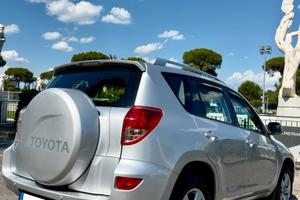 TOYOTA RAV-4 2.2 D-4D LUXURY