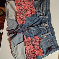 Shorts Levi's con pizzo rosa