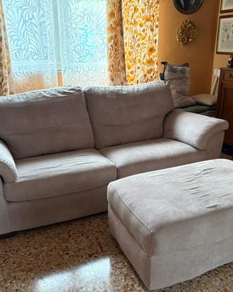DIVANO 3 POSTI CON PUFF