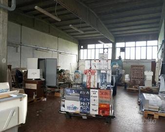 CAPANNONE A SISSA TRECASALI