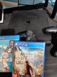 PS4 Slim + 2 controller + FIFA 19 + Assassin’s Cre