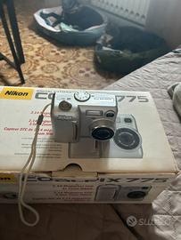Digital camera coolpix 775