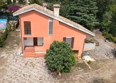 Villa singola di 340 mq con ampia corte