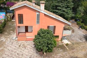 Villa singola di 340 mq con ampia corte
