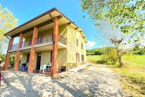 CASA INDIPENDENTE A LUGAGNANO VAL D'ARDA