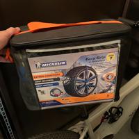 Calze da neve Nuove ancora chiuse