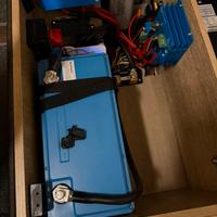 Batteria victron energy 200 ah 51 cicli di carica