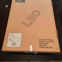 Seduta a ribalta da doccia /muro.