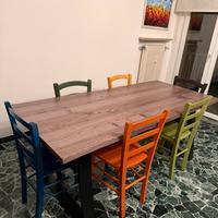 Tavolo e sedie in legno