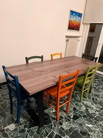 Tavolo e sedie in legno