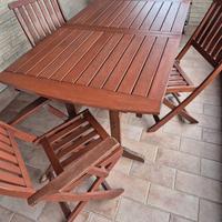 tavolo in legno per esterno