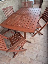 tavolo in legno per esterno