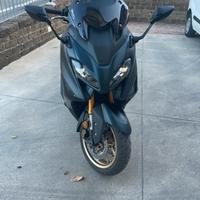 Yamaha tmax 560