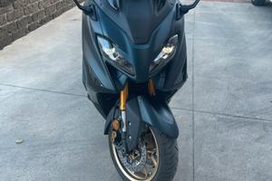 Yamaha tmax 560