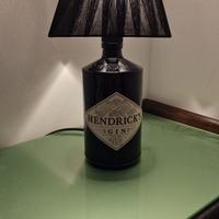 Lume da tavolo artigianale con bottiglia Hendricks