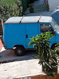 Furgone blu e buone condizioni