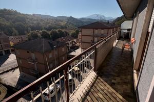 Ampio appartamento con balconi, garage e 2 posti a