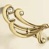 Camera da letto contemporanea dorata