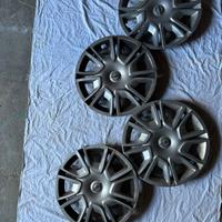 Cerchi da 15” completi di copricerchi Opel