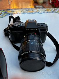 Macchina fotografica Pentax P30T con accessori