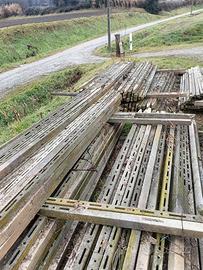 pali di cemento per vigneto o recinzioni 