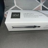 Piastra per capelli GHD Platinum+ non aperta