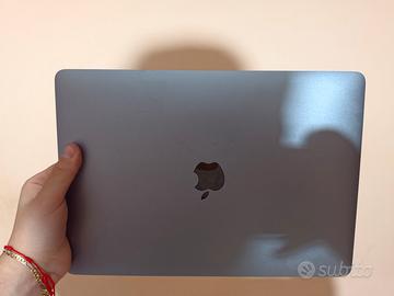 MacBook Pro 13" - 2017 con TouchBar