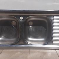 Lavandino in acciaio