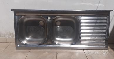 Lavandino in acciaio